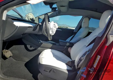 2024 Tesla Model Y z USA, uszkodzony, nr VIN 7SAYGDEE6RA306516